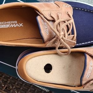 Skechers go walk lite (New in box)Great for arch support Size 10